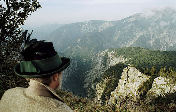 Semmering_Berger_Freud_ins_Hoellental_blickend.1.jpg  